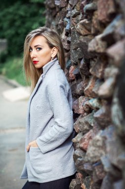 Güzel Sarışın Kadın