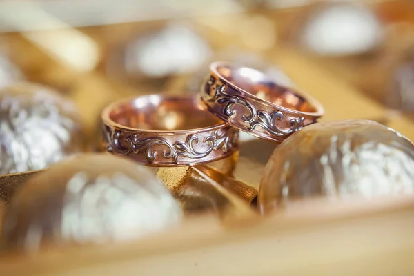 Gold wedding rings — Stock Photo, Image