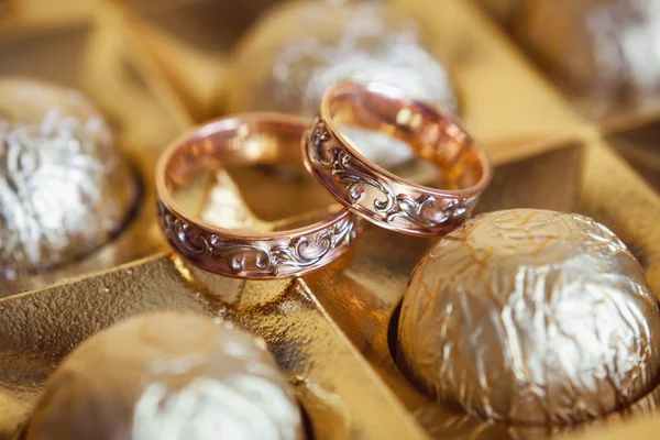 Anéis de casamento de ouro — Fotografia de Stock