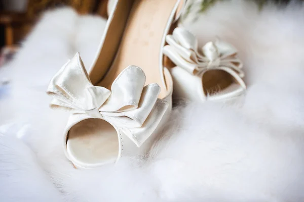 Belles chaussures de mariée — Photo