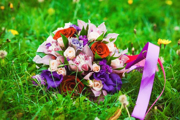 結婚式の花束を閉じる — ストック写真