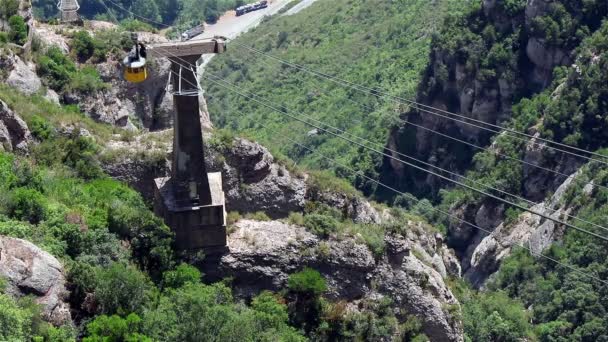 Mountain cableway car climbing up — Stock Video