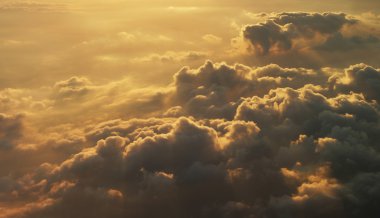 Sarı akşam bulutlar