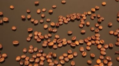 Kahve çekirdekleri siyah bir Pan