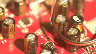 Kırmızı bir devre kartı Üstten Görünüm