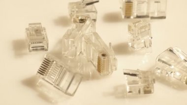 Telefon ve ağ kablolarını bağlayıcılar bağlantı noktası