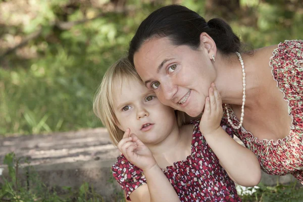 Girl shows something mother away — Stock Photo, Image