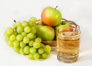 Yeşil üzüm ve elma suyu,