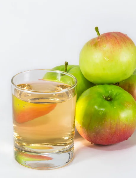 Glass with apple juice and apples — Stock Photo, Image