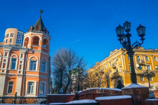 Voronezh - Aleksandrijisky dzieci schronienie i kamienny most w — Zdjęcie stockowe