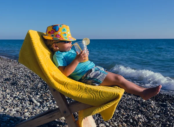 The concept of rest with a toddler — Stock Photo, Image