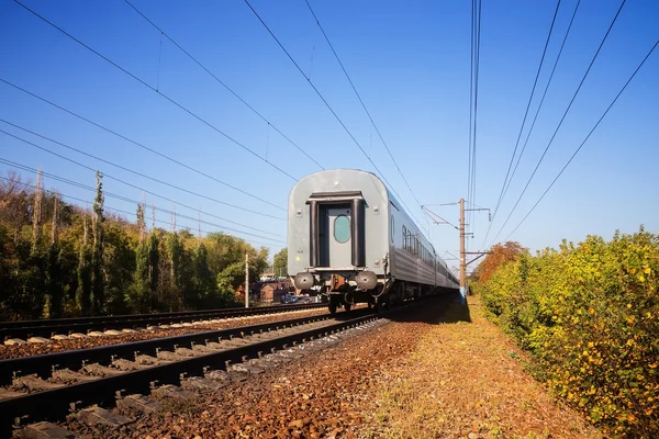 Személyszállító vonat elhagyja — Stock Fotó
