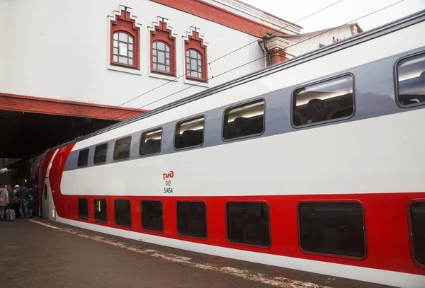 Comboio de vagão sedentário de dois andares Ferrovias — Fotografia de Stock