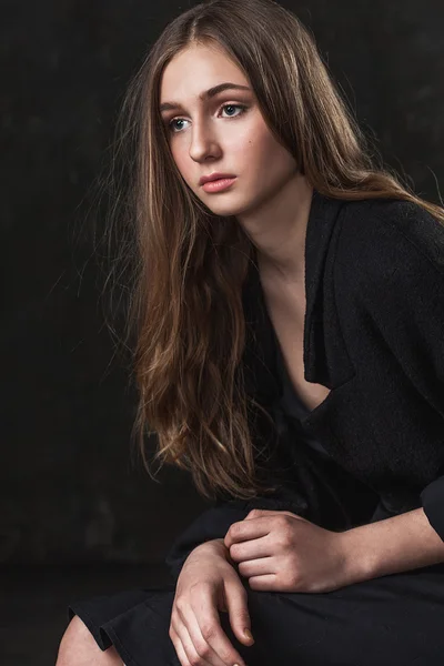 Retrato de uma menina com olhos tristes — Fotografia de Stock