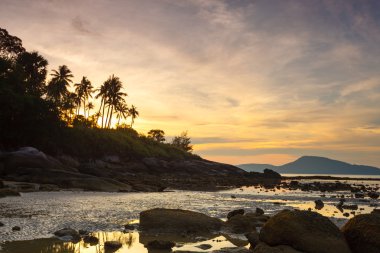 tropik sahilde güzel gündoğumu