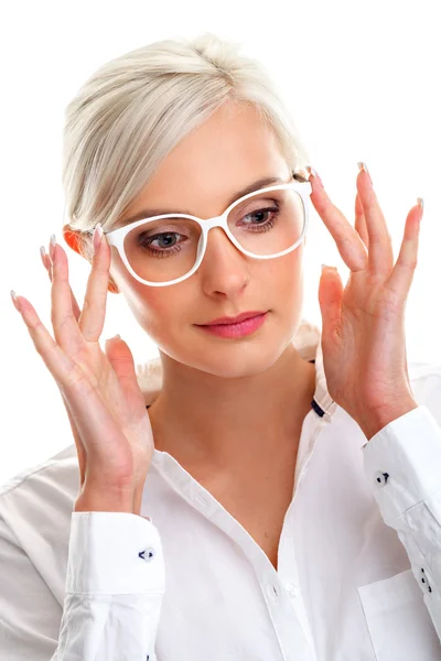 Žena v bílém brýle. Hlava a ramena — Stock fotografie