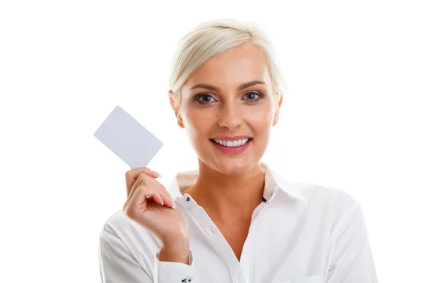 Happy blond woman showing blank credit card — Stock Photo, Image