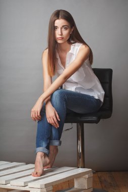 stüdyoda poz güzel manken