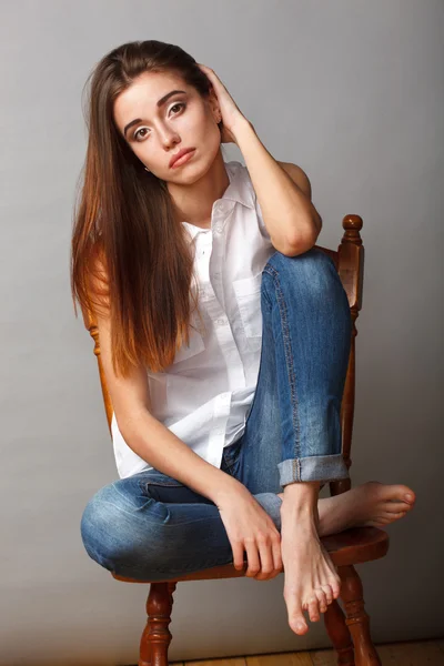 Beautiful fashion model posing at studio — Stock Photo, Image