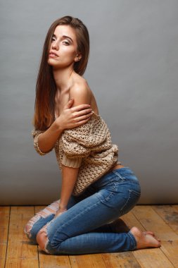 tatlı esmer kadın stüdyo portre