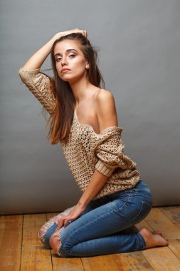 tatlı esmer kadın stüdyo portre