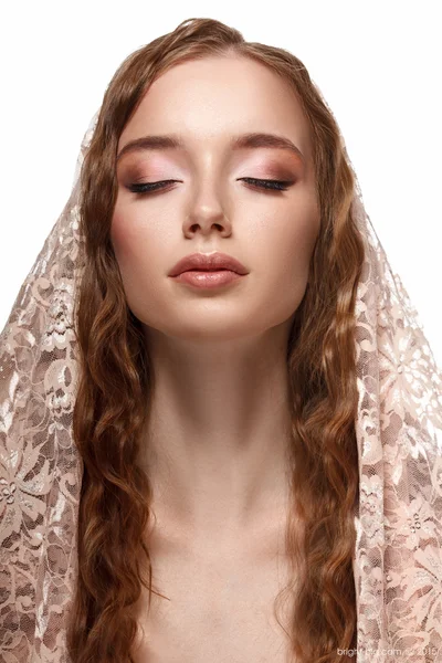 Schoonheid model portret met hoofddoek — Stockfoto
