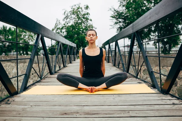 Young slim woman doing yoga — Stock Photo, Image