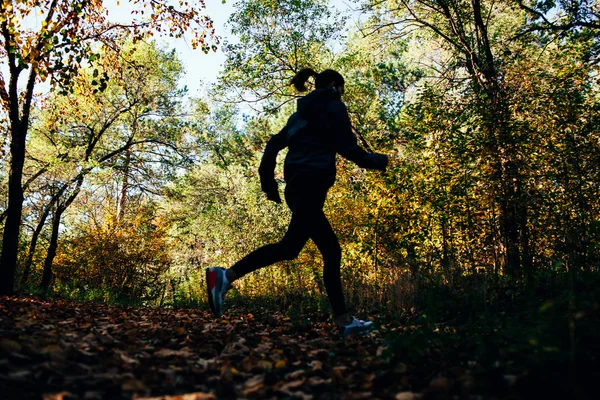 Runner woman jogging in autumn park — Stock Photo, Image