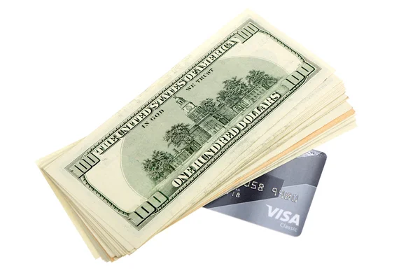 Пачка банкнот и кредитных карт в долларах США — стоковое фото