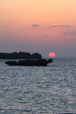 Okinawa Japonya'da gün batımı görünümü