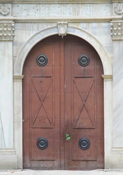 Puerta de casa de madera cerrada — Foto de Stock