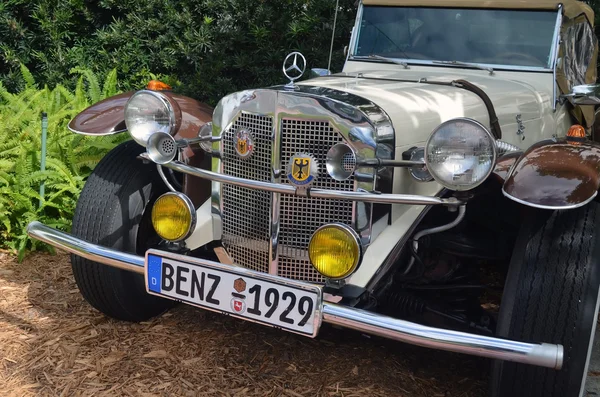 1929 roadster strålkastare och Grill — Stockfoto