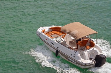 Lüks dıştan motorlu tekne