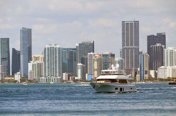 Biscayne Körfezi Ndeki Klasik Beyaz Motor Yatı Miami Florida Nın — Stok fotoğraf