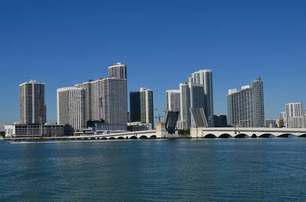 Miami Tall Luxury Hotel Condo Buildings Overlooking Intra Coastal Waterway — Stock Photo, Image