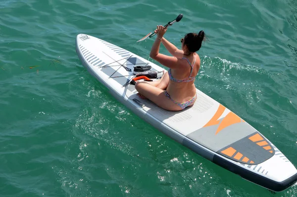 Overhead View Woman Paddling Paddle Board Seated Position — Stock Photo, Image