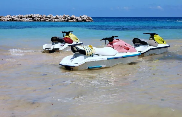 Jet ski rosa e gialli — Foto Stock