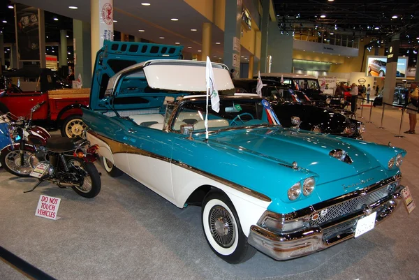 1958 r. Ford Fairlane Kabriolet — Zdjęcie stockowe