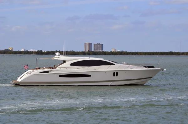 Snygg vit Motor Yacht — Stockfoto