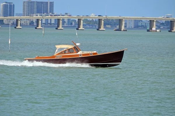 Starym stylu drewnianej kabinie Cruiser — Zdjęcie stockowe