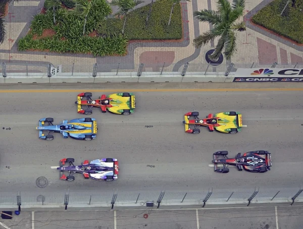 Birds Eye View av elektriska racerbilar Stockbild