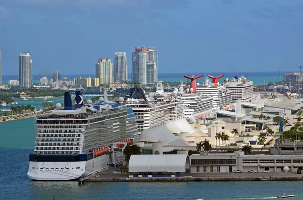 Miami Cruise Ship Terminal — Stock Photo, Image