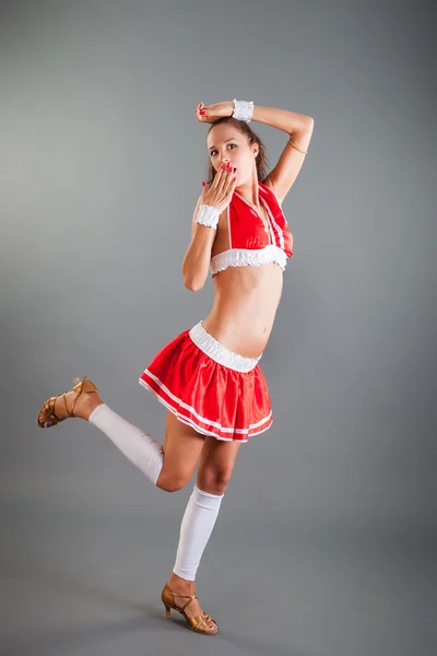 Fille mince en costume de danse rouge — Photo