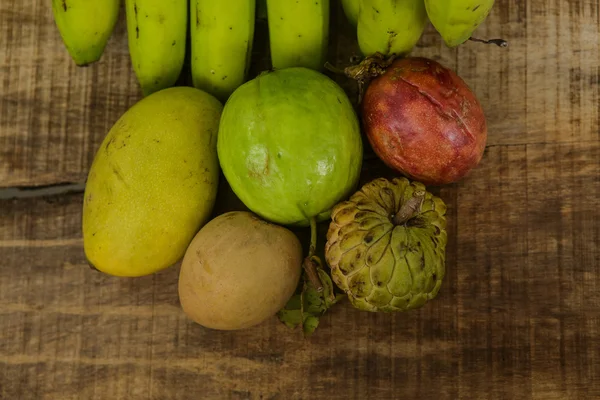 Guaven Zucker-Apfel Sapodilla Mango Bananen Marakuya — Stockfoto