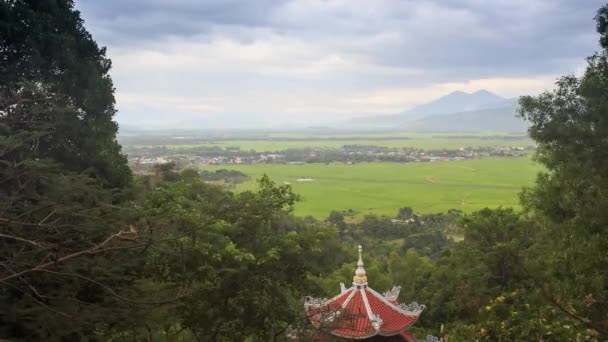Pagoda Suoi Do valle — Vídeo de stock