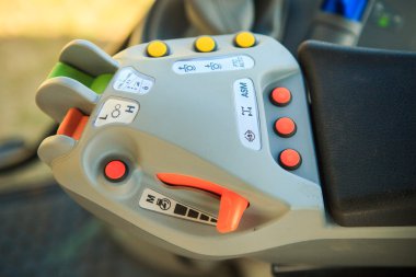 Traktör kabin içinde closeup gösterge paneli