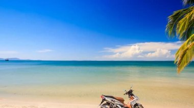 kumlu plajda motosiklet