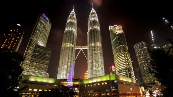 Torres Gemelas Petronas por la noche — Vídeos de Stock