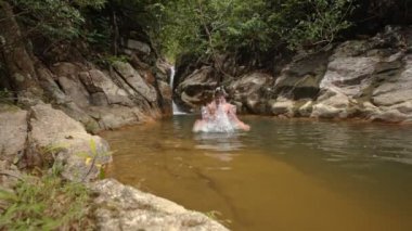 Genç adam bildiklerimi Irmağı '