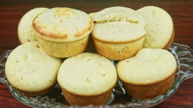 Hindistan cevizli beyaz çöreklerden çabucak bir panorama.